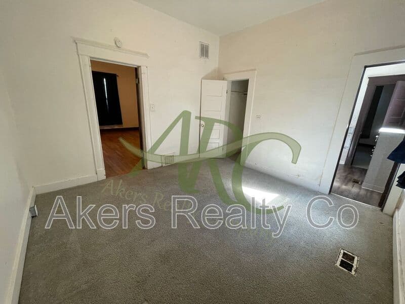 Pueblo House: 501 Van Buren St