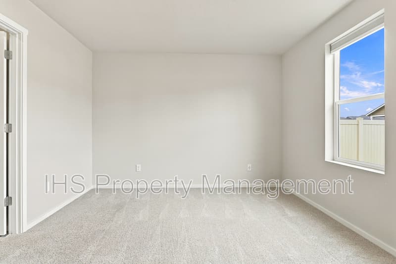 Pasco House: 11329 Dunsmuir Dr,