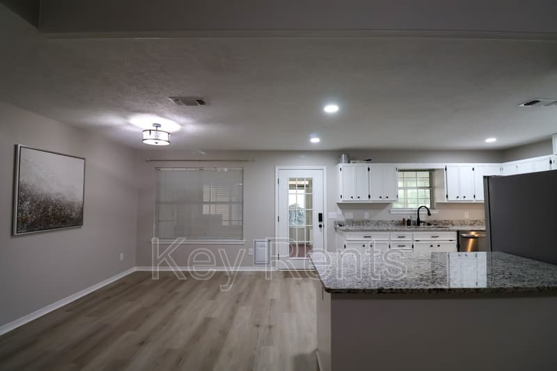 Pensacola House: 9001 Thompson Dr.