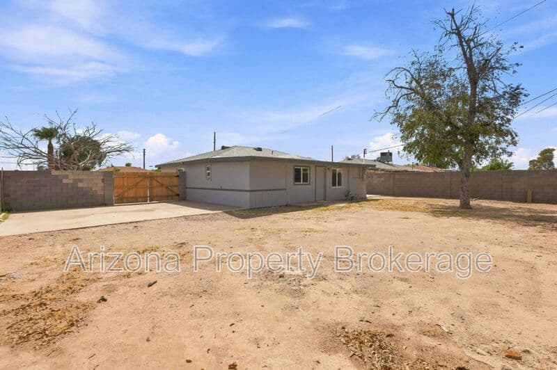 Phoenix House: 3302 W. Solano Dr. South