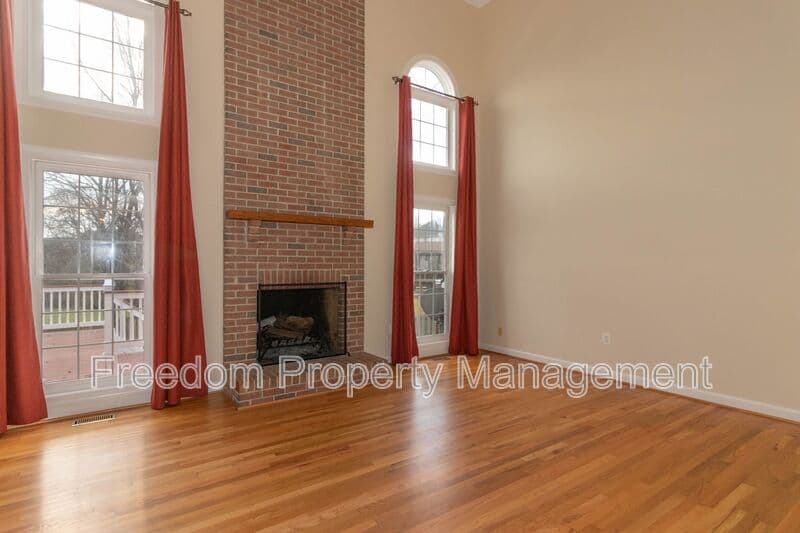 Warrenton House: 80 Brookshire Dr