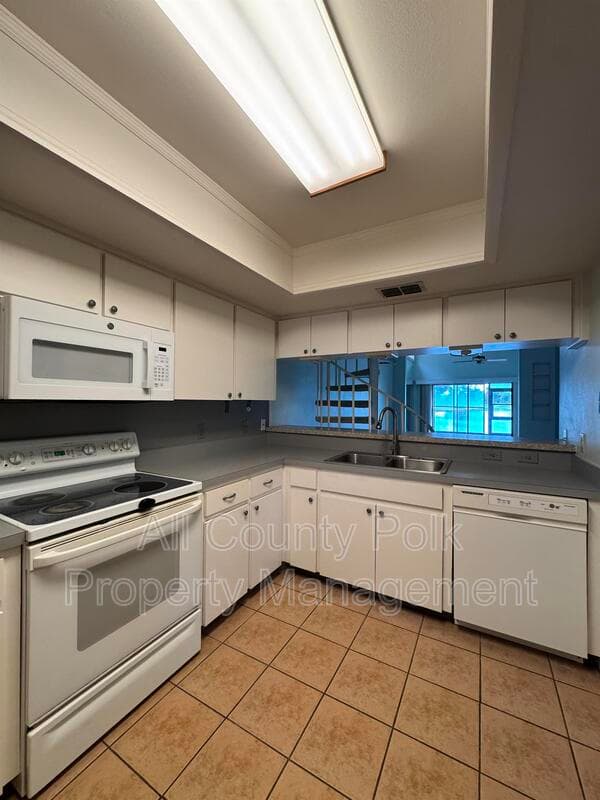 Lakeland Townhome: 542 Lake Carolyn Cir