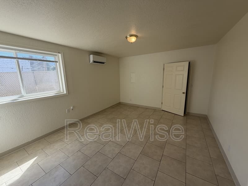 Glendale Condo: 552 Pacific Ave