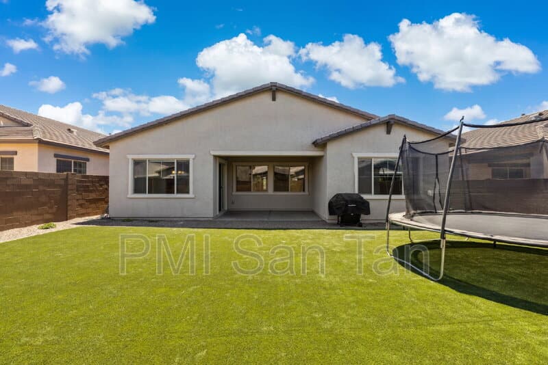 Queen Creek House: 20598 East Avenida Del Valle Court