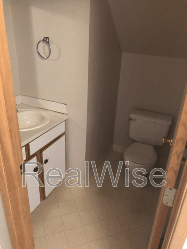 Hillsboro House: 2933 SE 38th Court