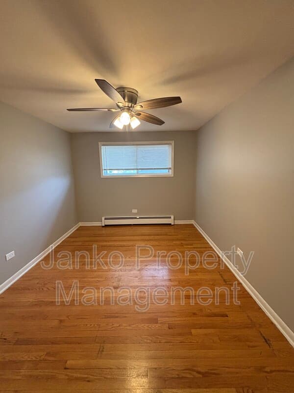 Worth Condo: 10720 S Ridgeland Ave