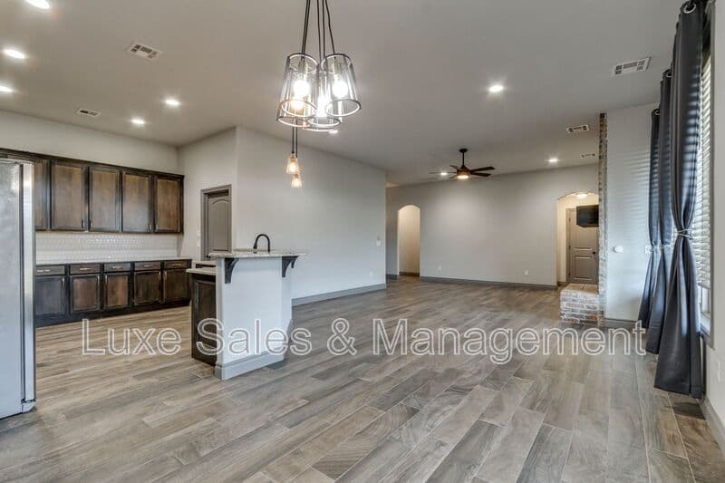 Edmond House: 6133 Oxnard St
