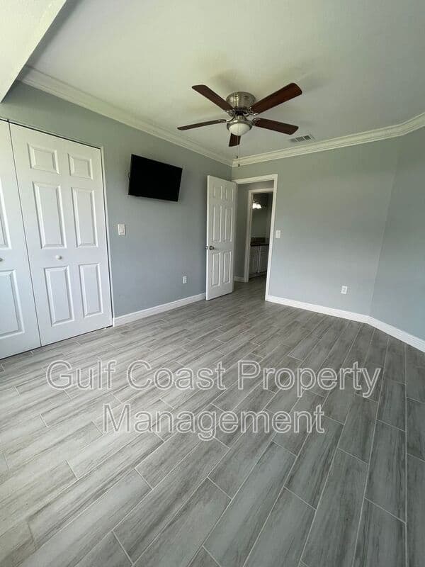 North Port House: 3365 Avanti Circle