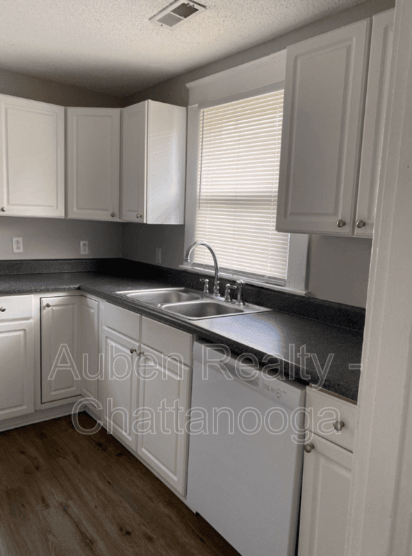 Chattanooga House: 2413 Stuart Street