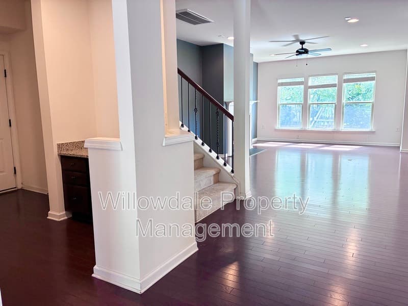 Apex House: 1209 Magnolia Row Trail