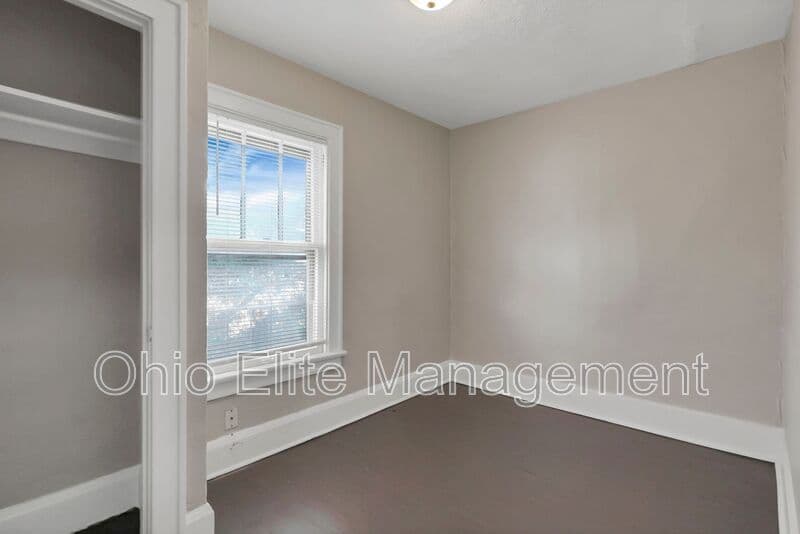 Columbus House: 2709 Sullivant Ave