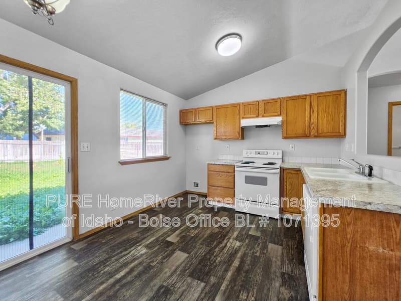Nampa House: 2520 Muskrat Ave