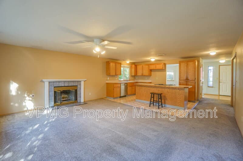 Vancouver House: 15807 NE 40th St