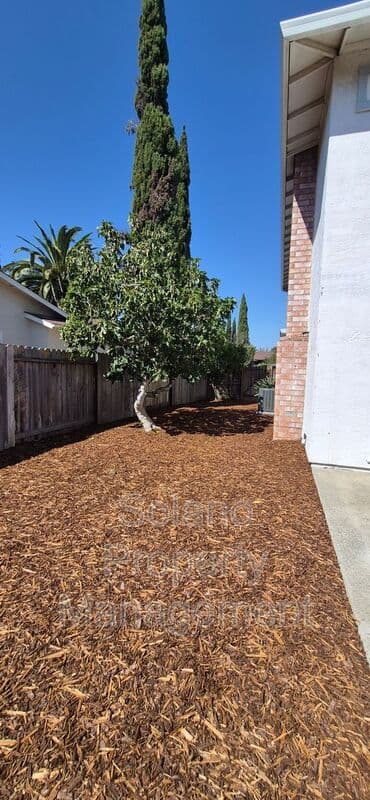 Fairfield House: 5023 Oakbrook Cir