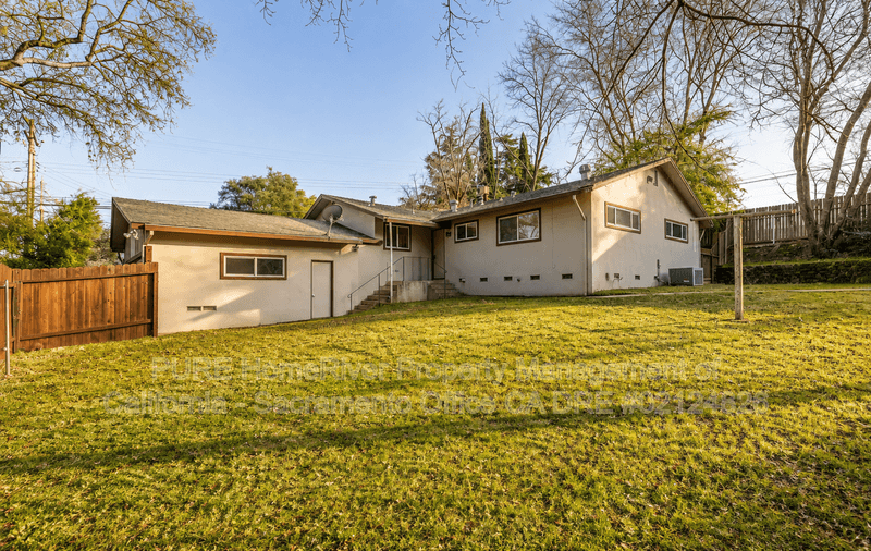 Fair Oaks House: 4137 Pennsylvania Ave