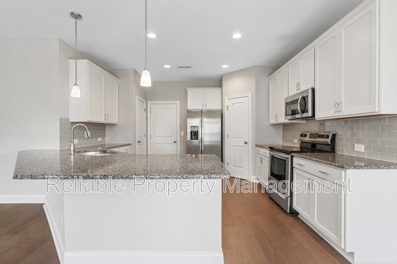 Clayton House: 102 Wicklow Ct