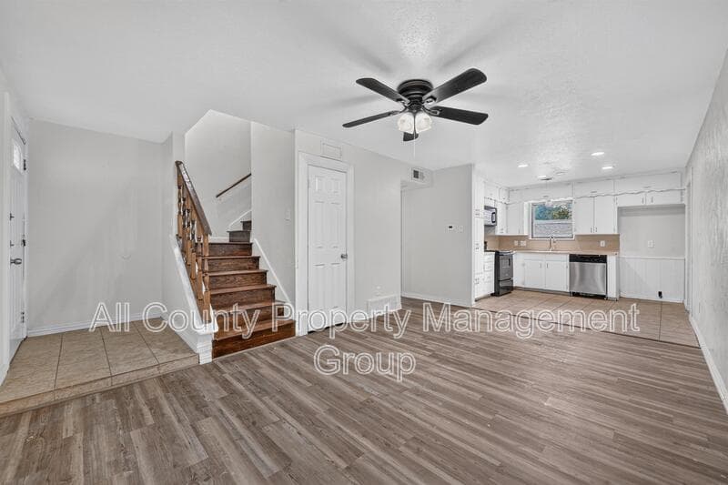 Bedford House: 2024 Charleston Drive