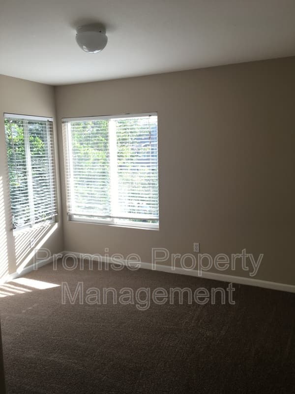 Oceanside Condo: 565 Lands End Way