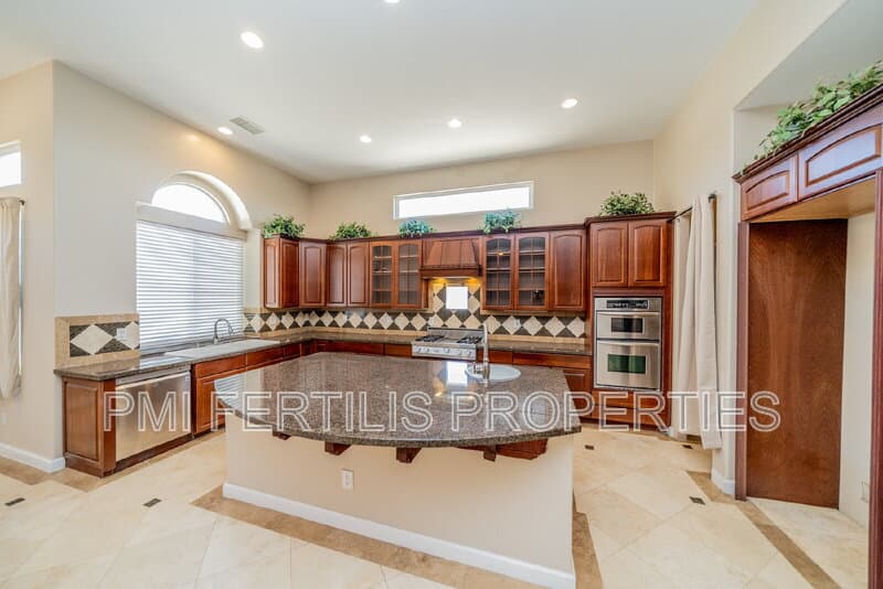 Riverside House: 17425 Cyrus Lane
