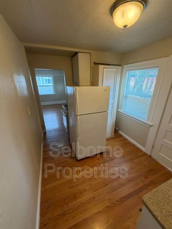 Oakland House: 546 Merrimac St