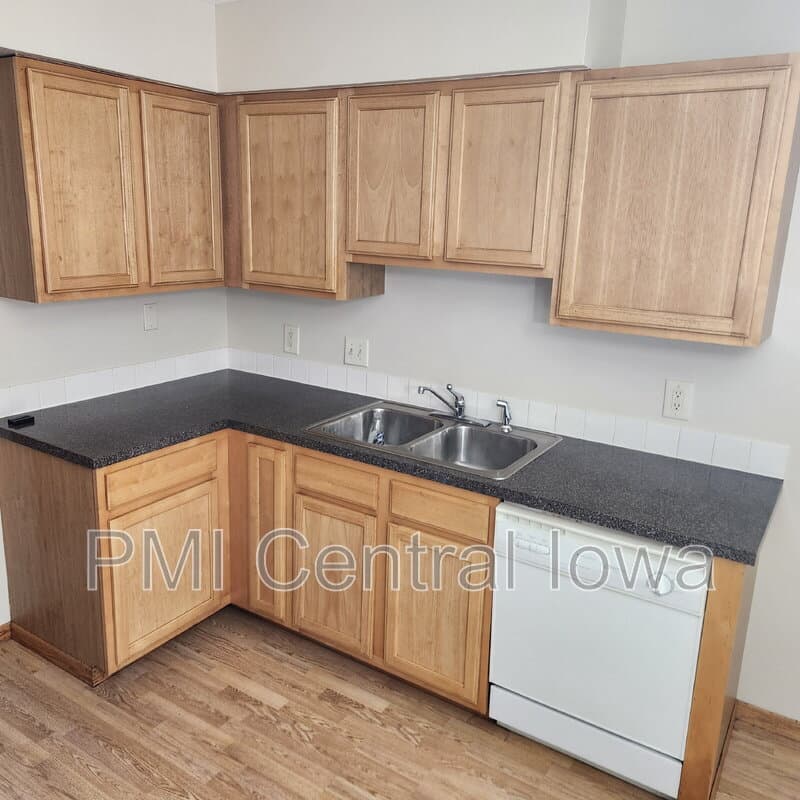Windsor Heights Condo: 6615 Washington Ave