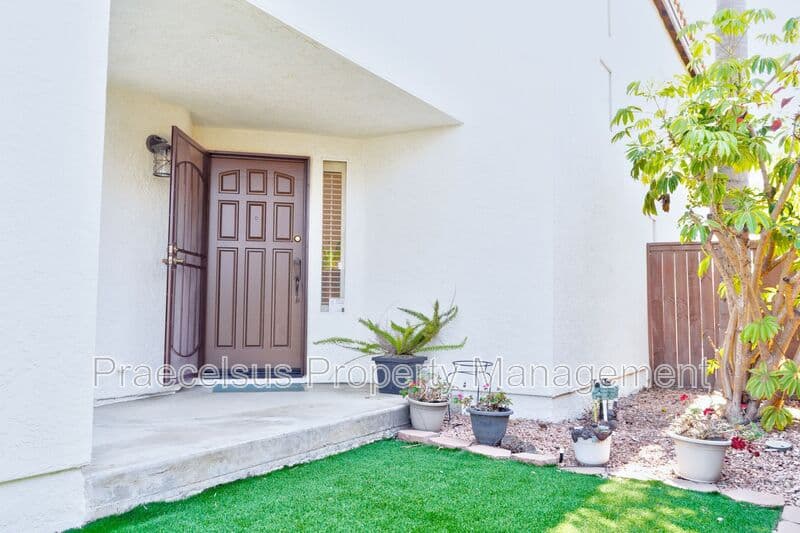 Chula Vista House: 978 Norella St