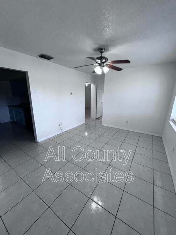 Port Richey House: 7027 Bougenville Dr