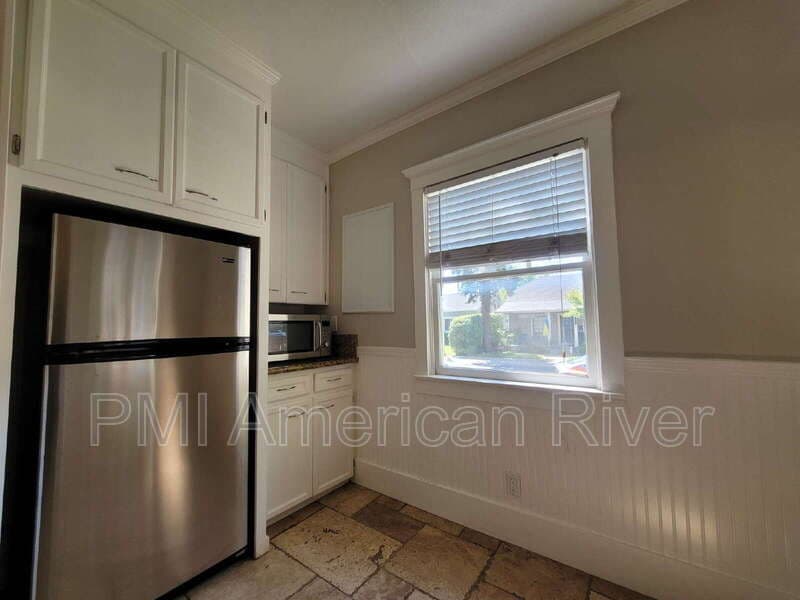 Sacramento House: 2153 7th Ave