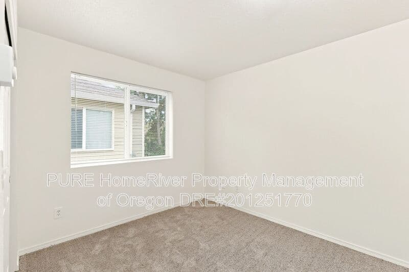 Portland Condo: 141 NE 147th Ave