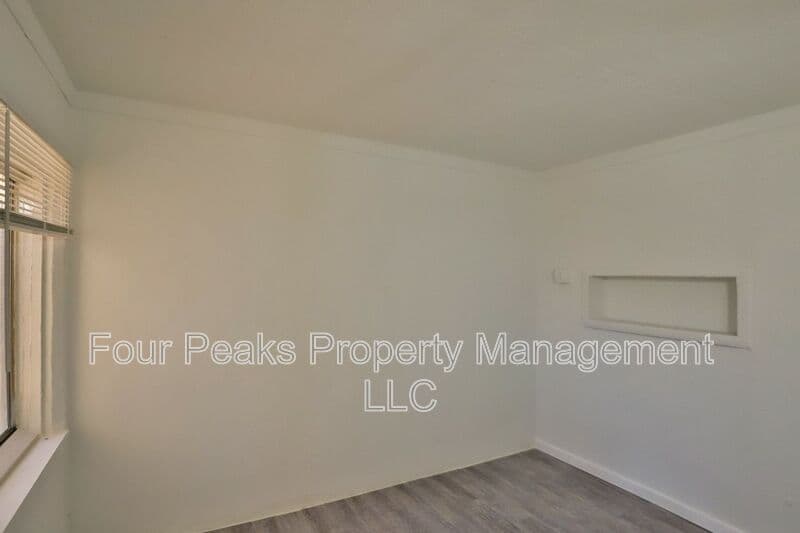 Phoenix House: 102 E. Hatcher Rd.