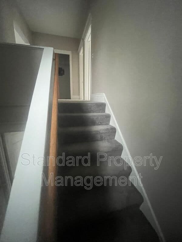 Rochester Condo: 293 Dartmouth St (Apt 2/Up)