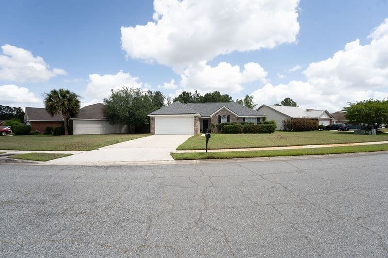 Pooler House: 13 Katama Way