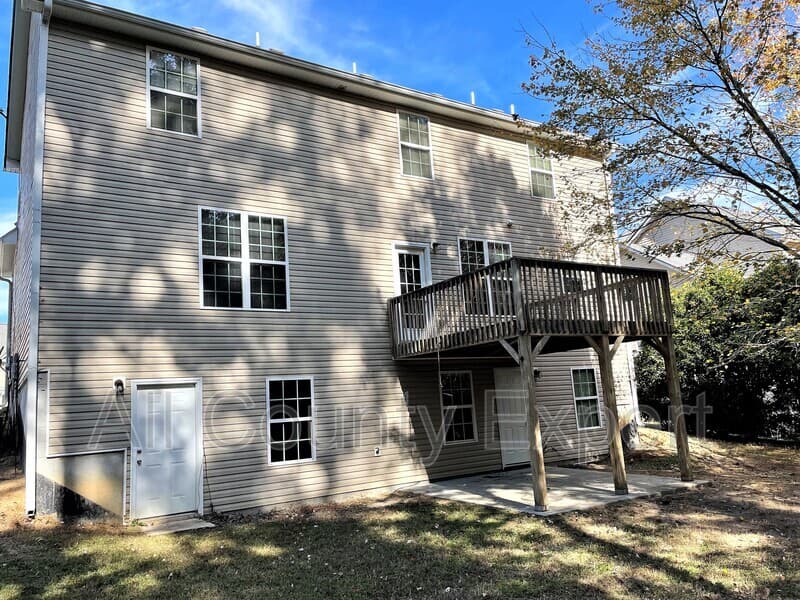 Snellville House: 2370 Temple View Ct