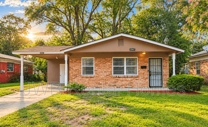 Jacksonville House: 2567 25th St W