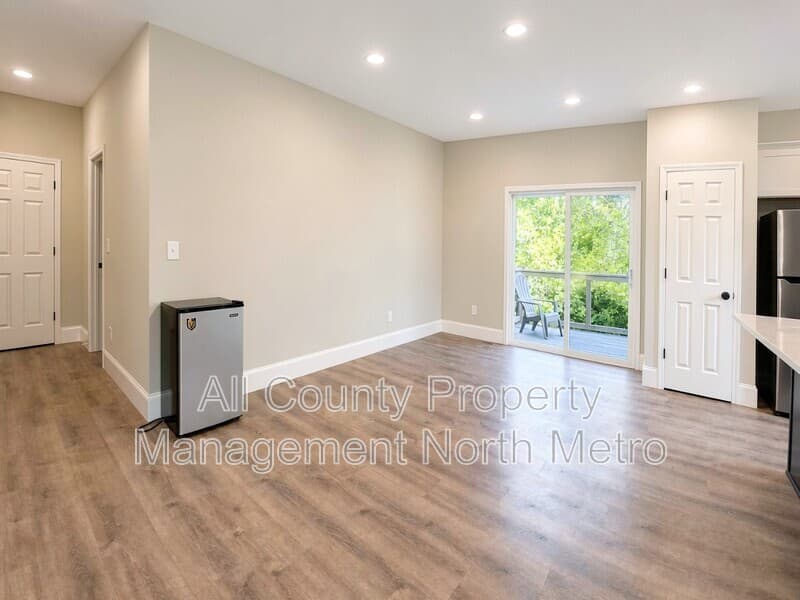 Cumming House: 5390 Valley Drive