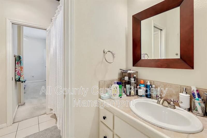 Lakeway House: 101 Cheerful Court