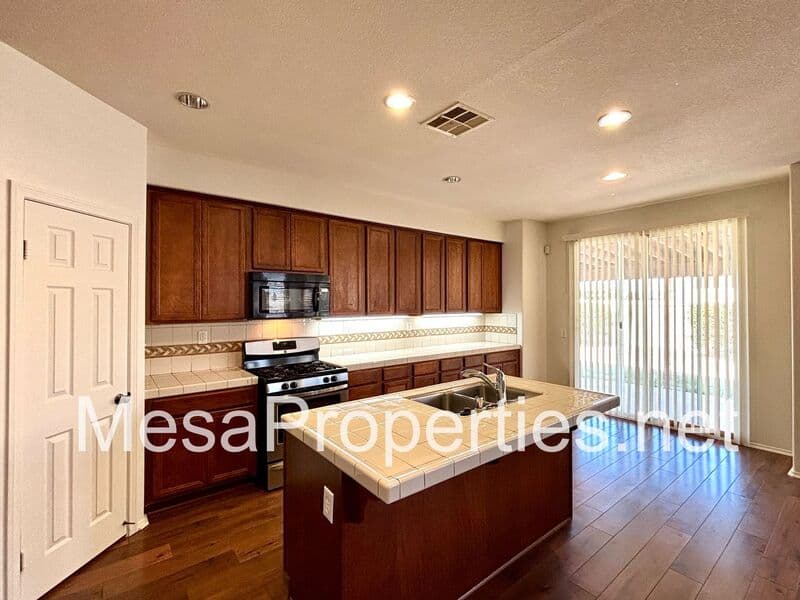 Victorville House: 12396 Ava Loma St.