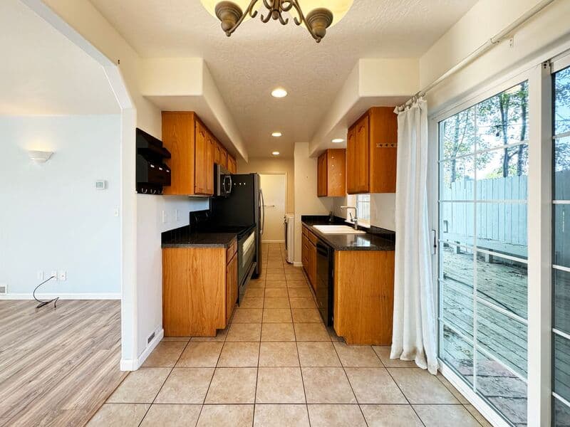 Eugene Townhome: 3697 Westleigh Street