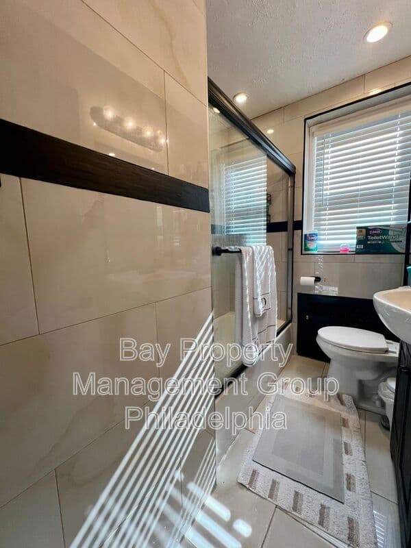 Lansdowne House: 317 Barker Ave