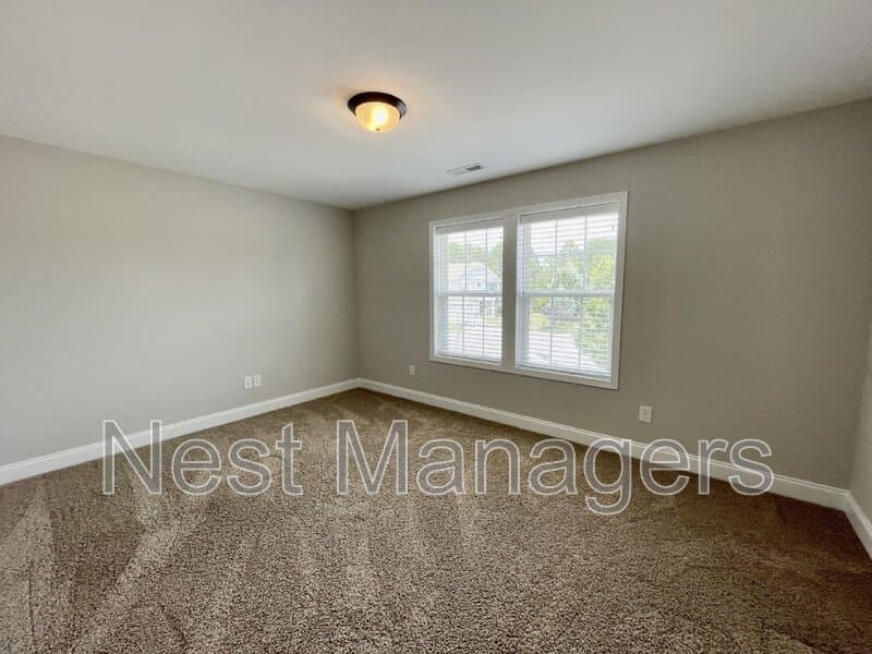Hope Mills House: 5849 Crepe Myrtle Drive