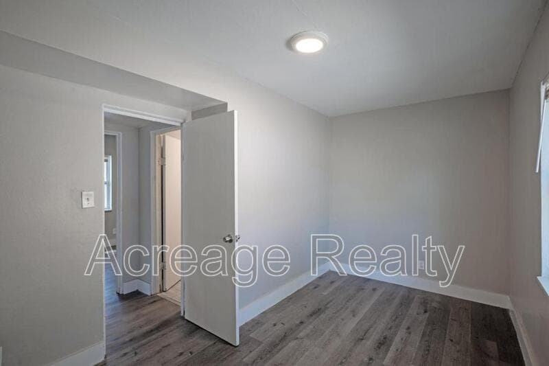 Jacksonville House: 1652 Myrtle Ave N