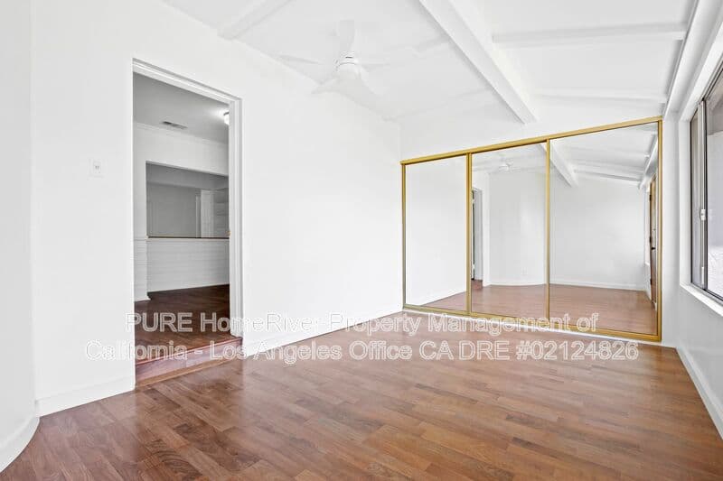 Los Angeles House: 1534 Hayworth Ave