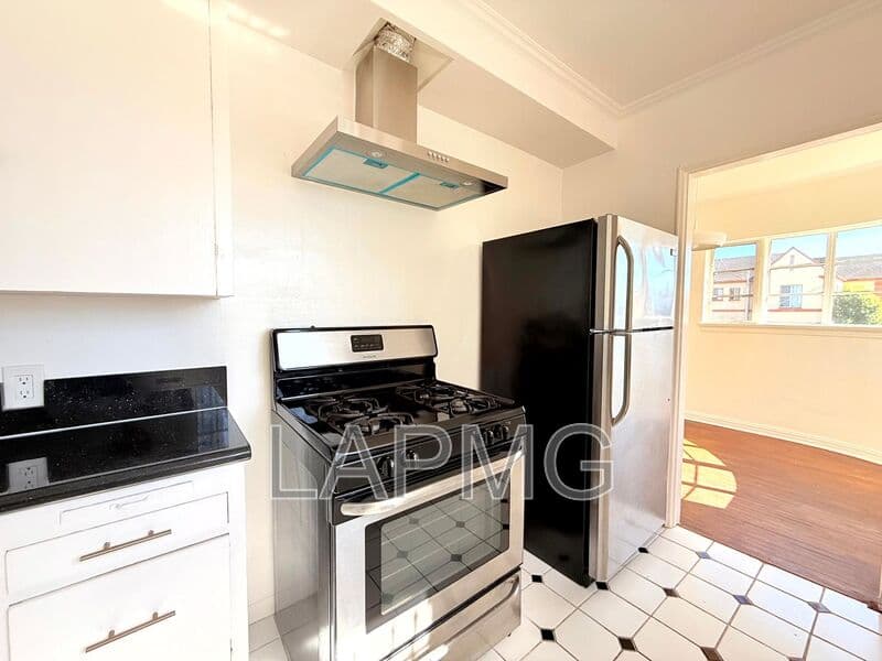 Los Angeles House: 3919 W. 8th Street