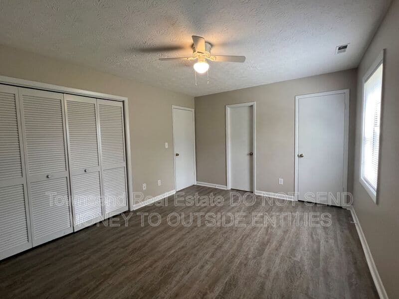Fayetteville House: 1429B Ireland Dr