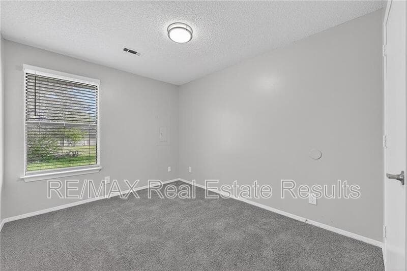 Fayetteville House: 4418 W Acoma St