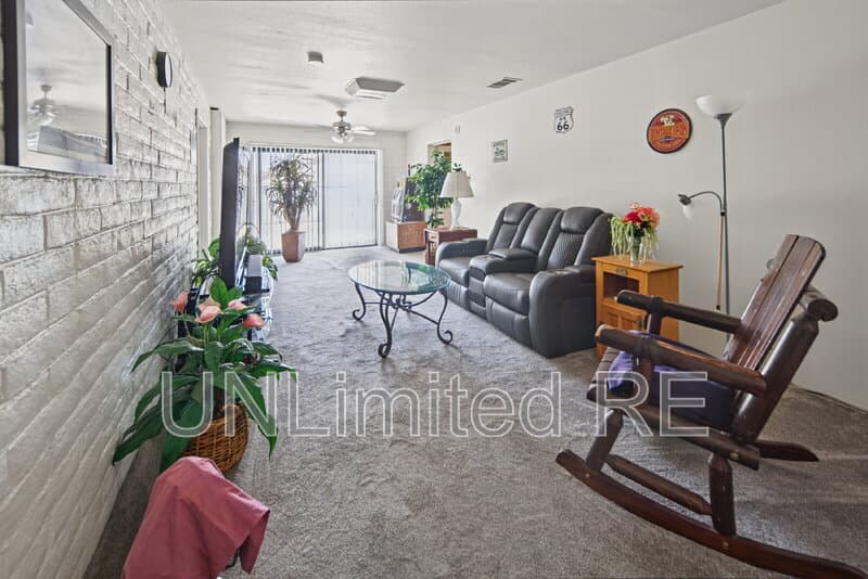 Bullhead City House: 1385 Church Dr