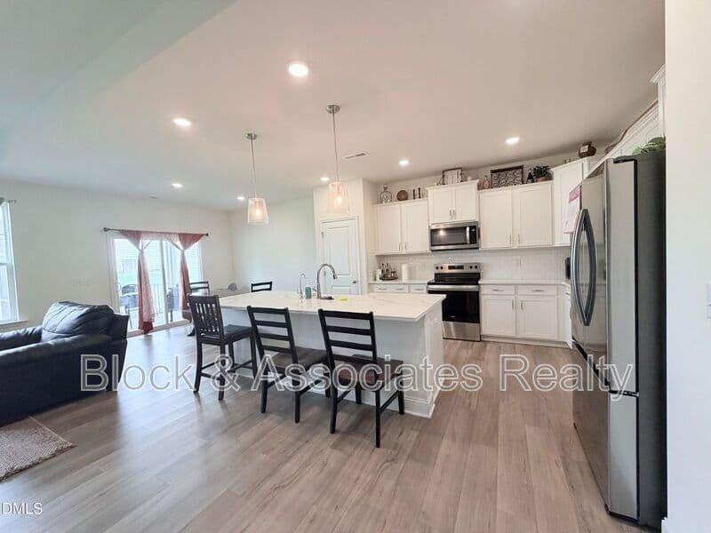 Lillington House: 468 Winding Creek Dr