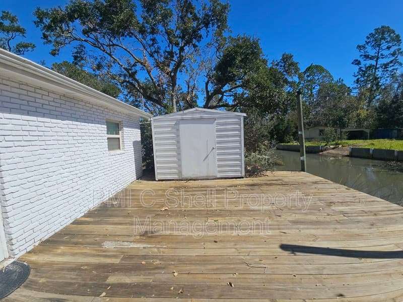 Milton House: 5724 Trout Bayou Cir
