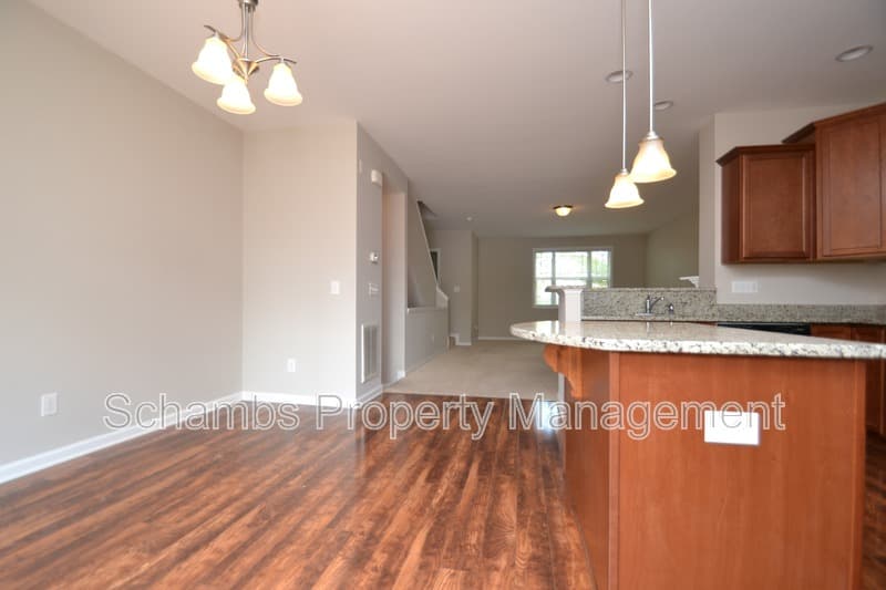 Durham House: 208 Irving Way