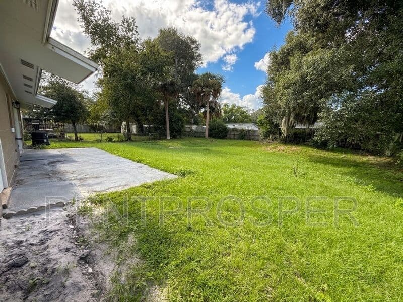 Deland House: 410 Albany Ave